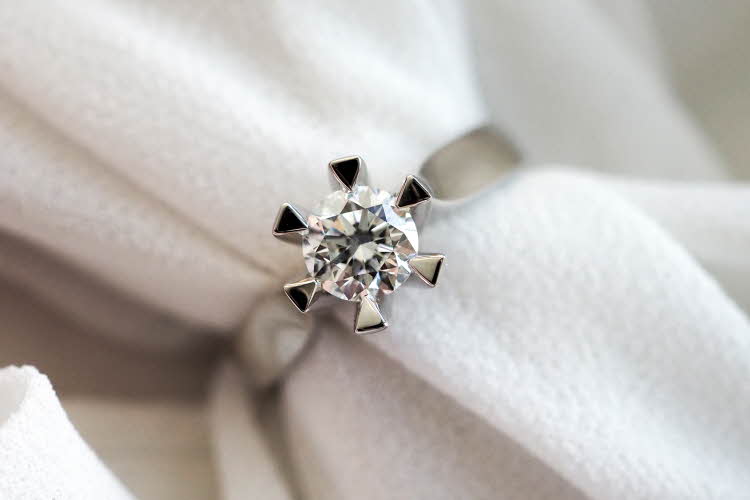 Diamantring hvitt gull