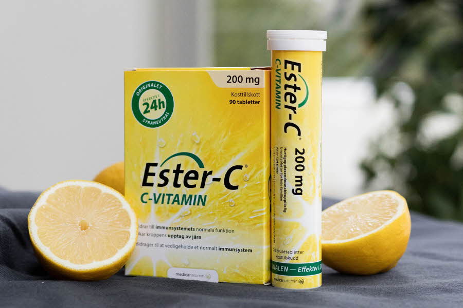 pakke og beholder med c-vitamin tabletter og kapsler