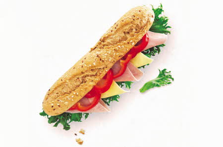 Baguett med salat, skinke, ost og paprika