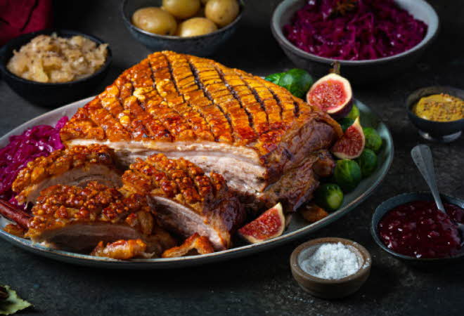 bilde av nystekt juleribbe