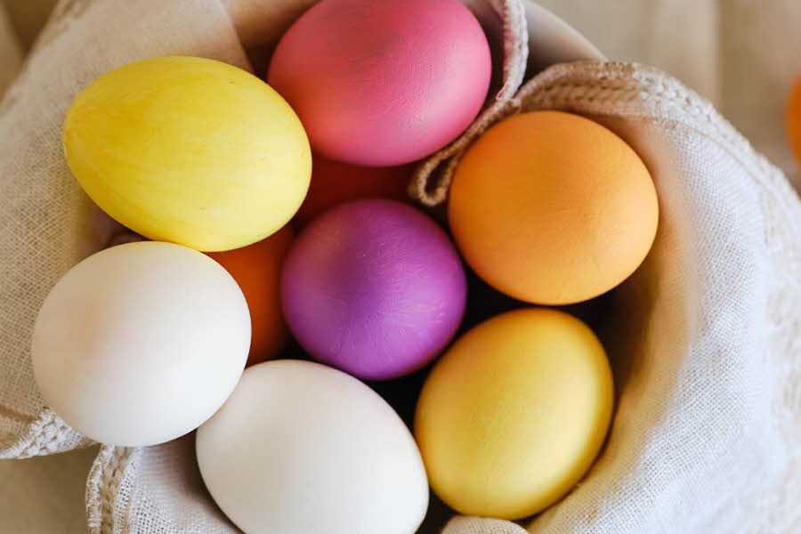 egg i ulike farger i skål