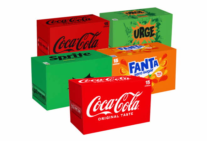 Fem pakker med brusbokser fra Coca Cola, Urge, Sprite og Fanta