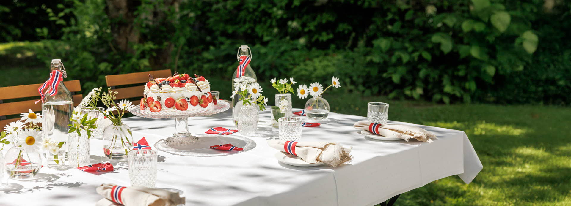 Tildekket bord til 17. mai