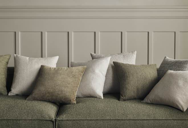 Puter ligger i en sofa fra Bolia