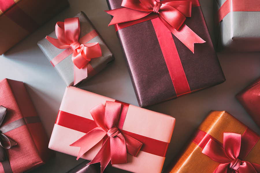 Det finns många olika varianter av julkalendrar som du kan ge till den du håller kär. Vi har samlat tre kalendrar som kommer att göra december extra mysig. 